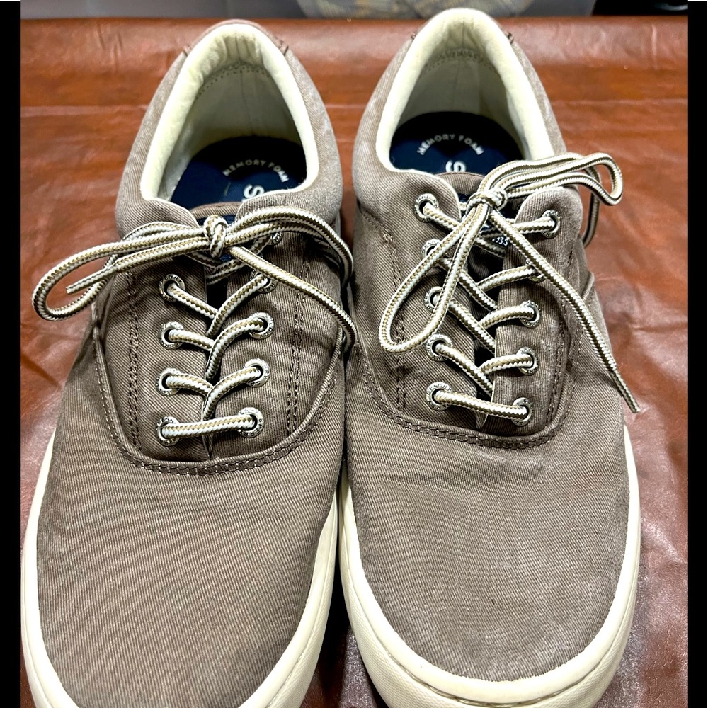 Mens Sperry tennis shoe